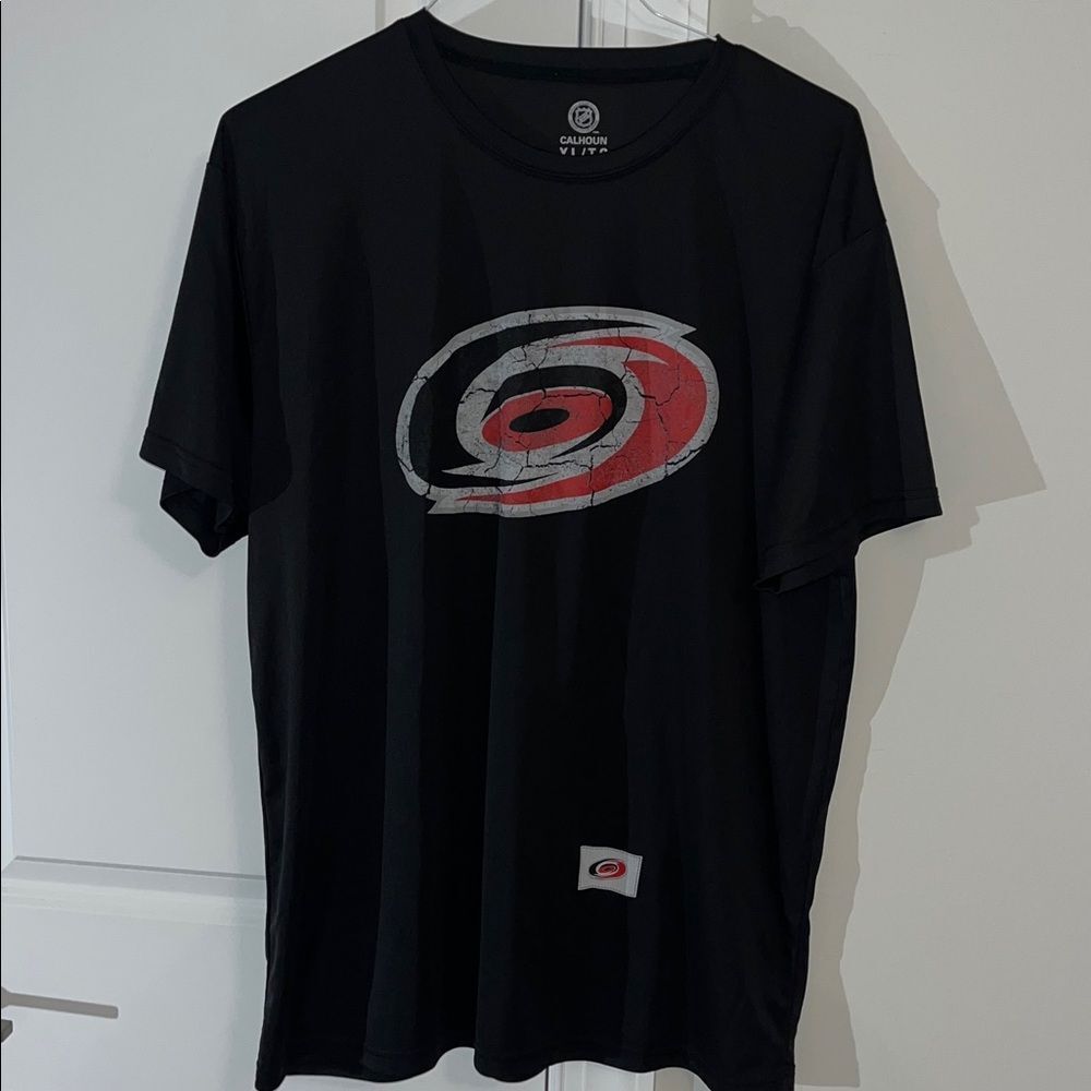 Carolina Hurricanes NHL Calhoun Distressed Rashguard T Shirt XL Men’s Polyester